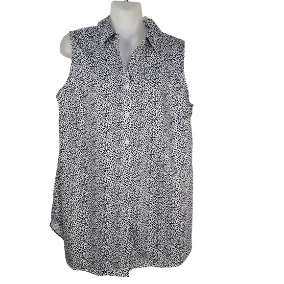 Chico's Tunic Top Size 1 Medium Wrinkle Resistant Abstract Animal Print Button - Picture 1 of 10